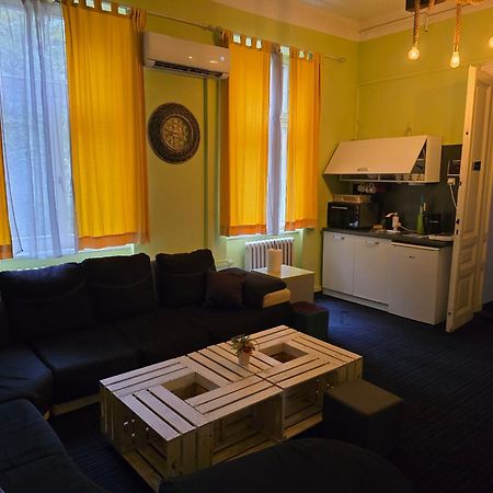 Spacious Tuzlaks Apartments Sarajevo Ferhadija Exterior photo